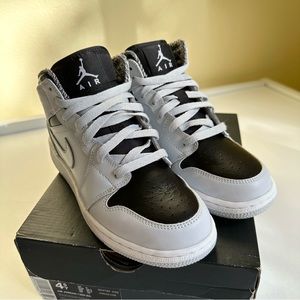 Air Jordan 1 Mid BG 'Pure Platinum' Sneakers size 4.5Y